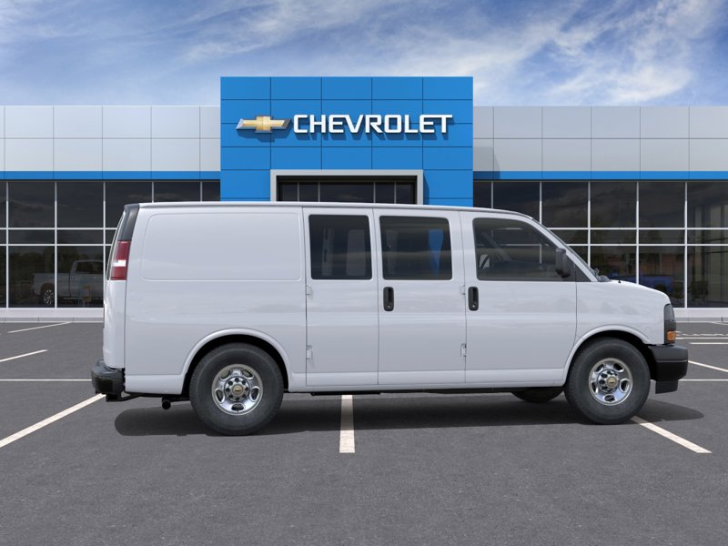 2025 Chevrolet Express Cargo Van RWD 3500 135″ Gas V8 6.6L/ [4]