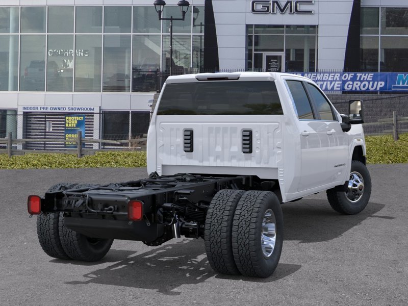 2026 GMC Sierra 3500HD CC SLE 4WD Crew Cab 177″ WB, 60″ CA SLE Turbocharged Diesel V8 6.6L/ [3]