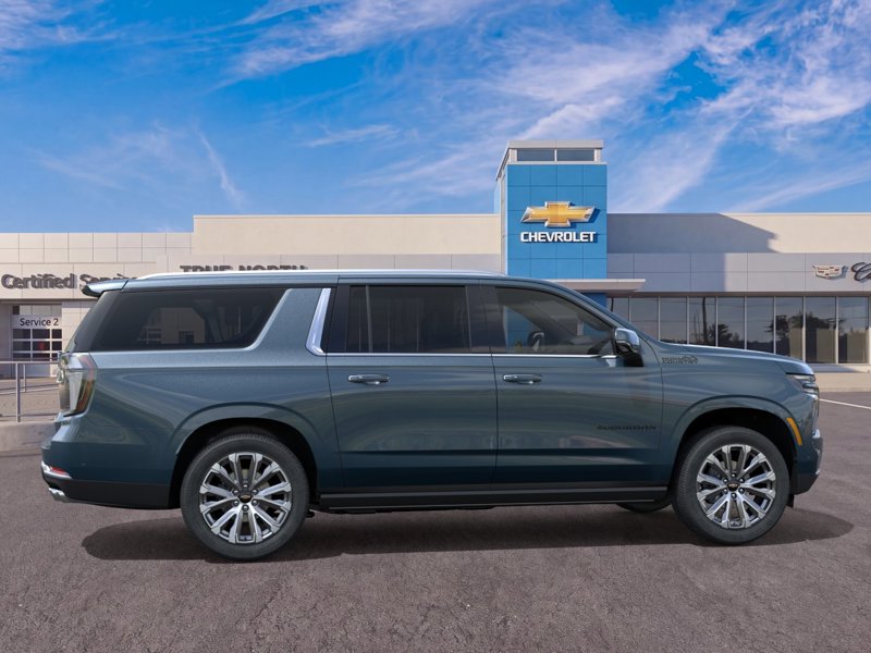2027 Chevrolet Suburban High Country 4WD 4dr High Country Gas V8 6.2L/ [4]
