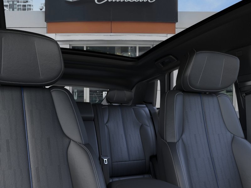 2027 Cadillac LYRIQ Luxury 4dr Luxury Electric [23]