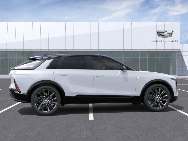 2026 Cadillac LYRIQ Signature Sport 4dr Signature Sport Electric [4]