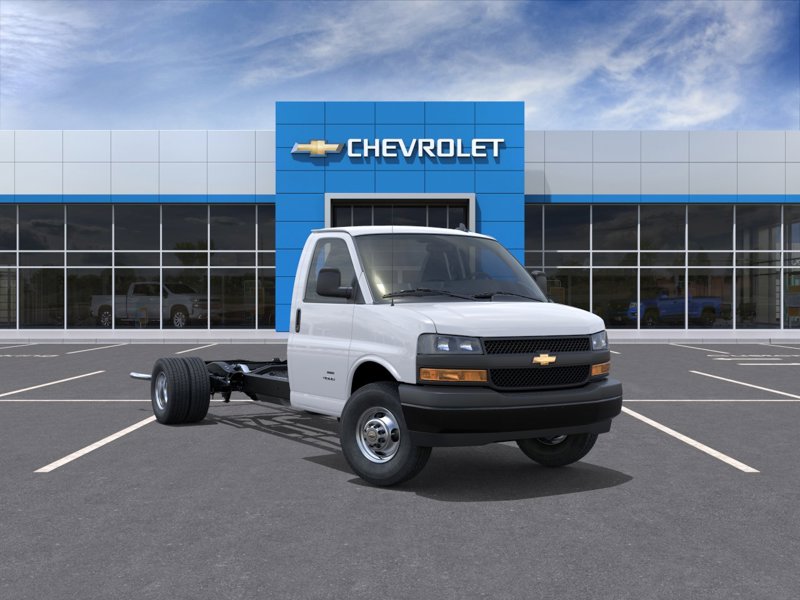2026 Chevrolet Express Commercial Cutaway 3500 Van 177" Gas V8 6.6L/ [0]