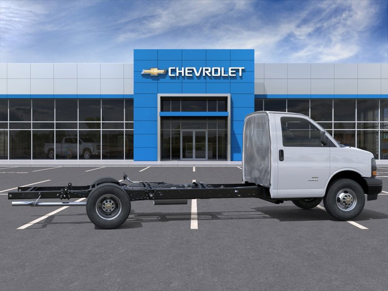 2026 Chevrolet Express Commercial Cutaway 3500 Van 177″ Gas V8 6.6L/ [4]