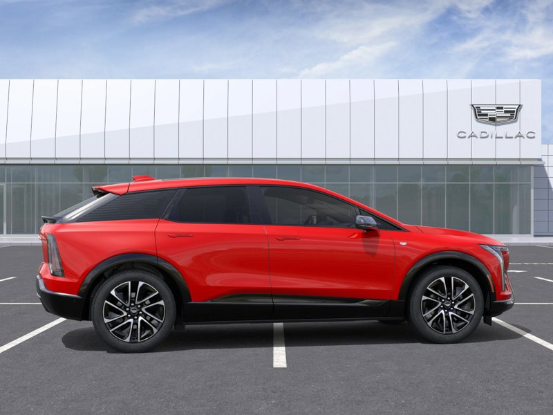 2027 Cadillac OPTIQ Sport 4dr Sport Electric [4]