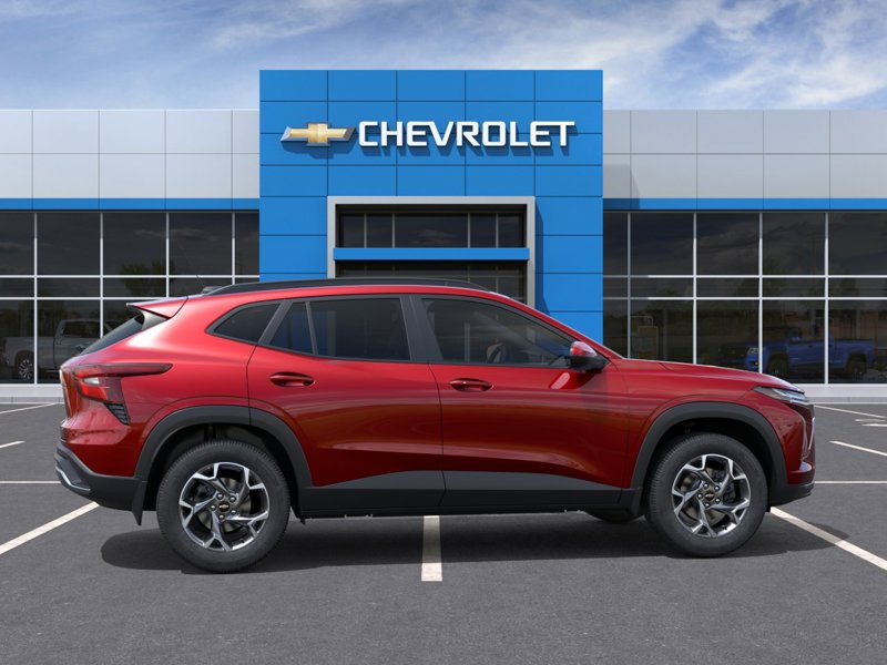 2026 Chevrolet Trax LT FWD 4dr LT Turbocharged Gas 3-Cyl 1.2L/ [4]