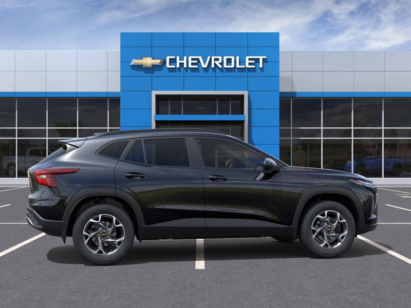2026 Chevrolet Trax LT FWD 4dr LT Turbocharged Gas 3-Cyl 1.2L/ [4]